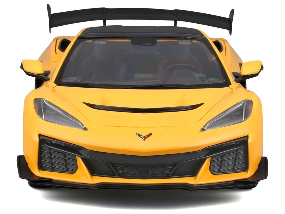 Chevrolet Corvette ZR1 Coupe Yellow with Carbon Top "Special Edition" Series 1/18 Diecast Model Car by Maisto view 4