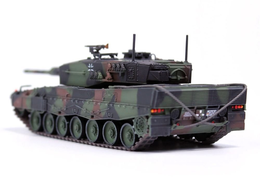 Leopard 2A4 Main Battle Tank "Bundeswehr 361st Panzer Battalion Certain Challenge West Germany" (1988) West German Army "Armor Premium" Series 1/72 Diecast Model by Panzerkampf view 3