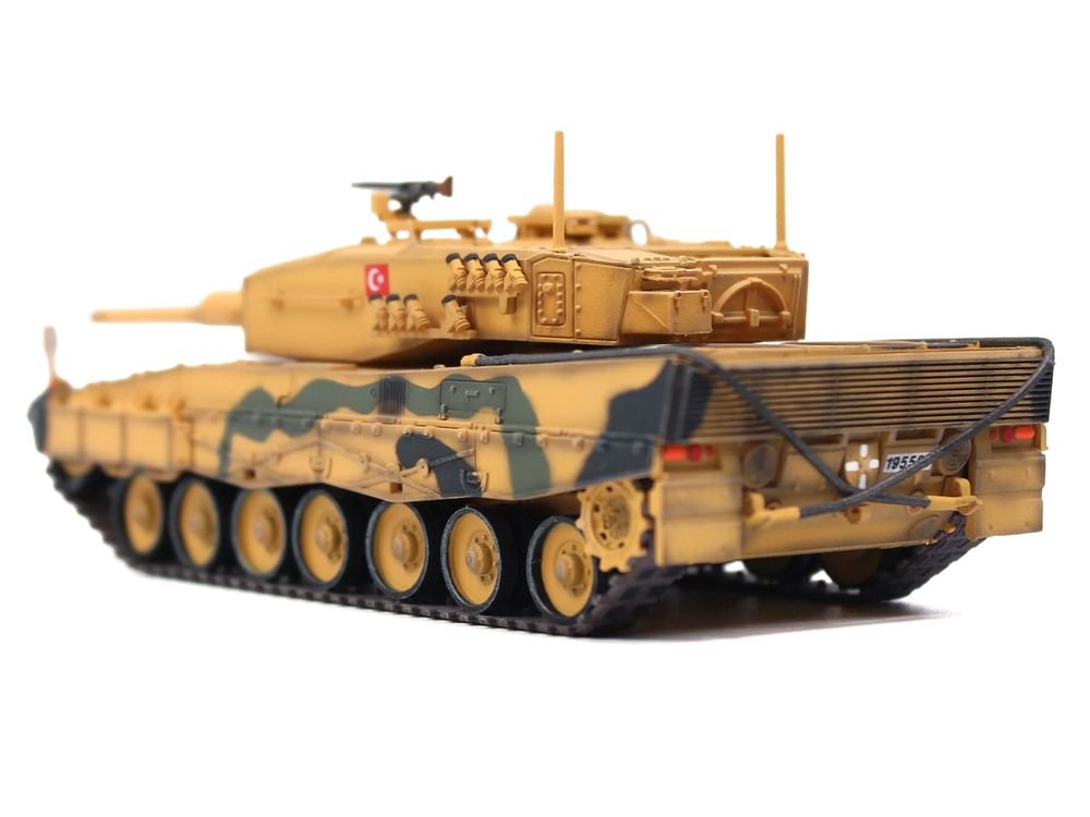 Leopard 2A4 Main Battle Tank "Desert Camouflage 2nd Cavalry Armored Brigade Turkey-Syrian Border" (2016) Turkish Army "Armor Premium" Series 1/72 Diecast Model by Panzerkampf view 3