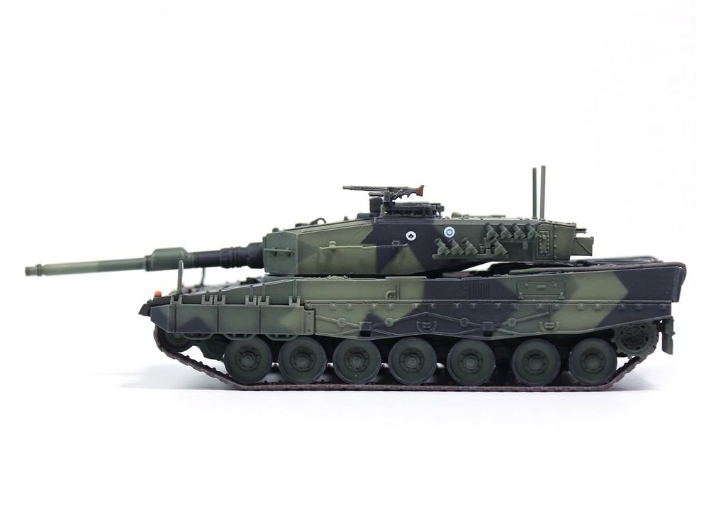 Leopard 2A4 Main Battle Tank "Finland" Finnish Army "Armor Premium" Series 1/72 Diecast Model by Panzerkampf view 2