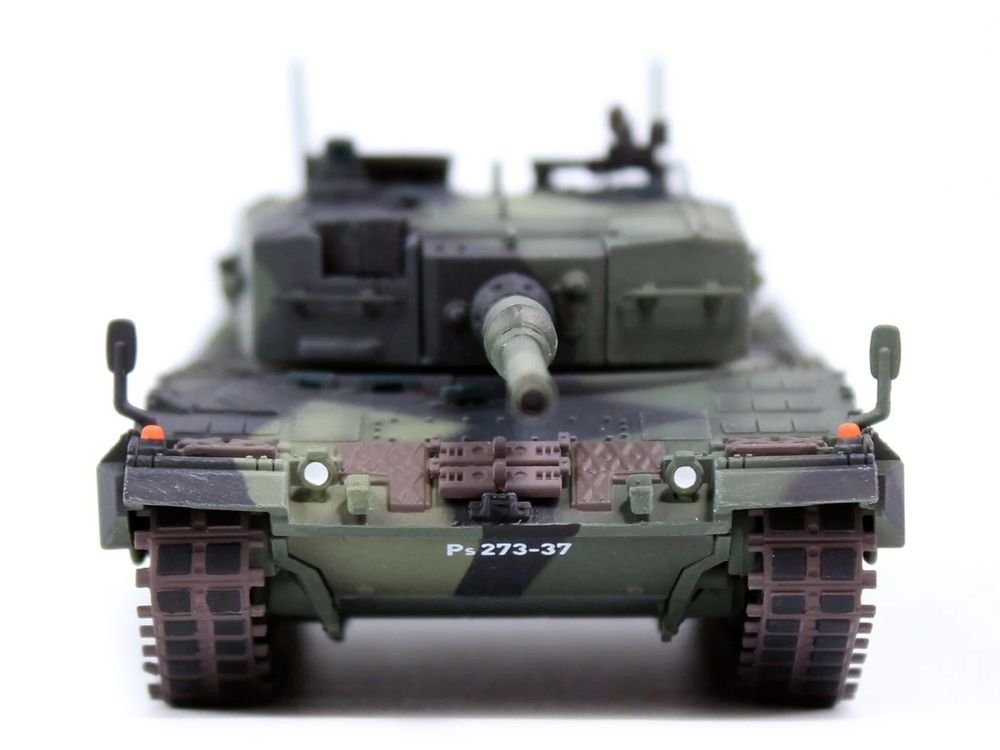 Leopard 2A4 Main Battle Tank "Finland" Finnish Army "Armor Premium" Series 1/72 Diecast Model by Panzerkampf view 4