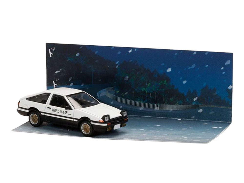 Toyota Sprinter Trueno (AE86) RHD (Right Hand Drive) White with Black Stripes "Takumi Fujiwara & Natsuki Mogi - Initial D" (1995-2013) Manga "Diorama Set Series" 1/64 Diecast Model Car by Hobby Japan view 2