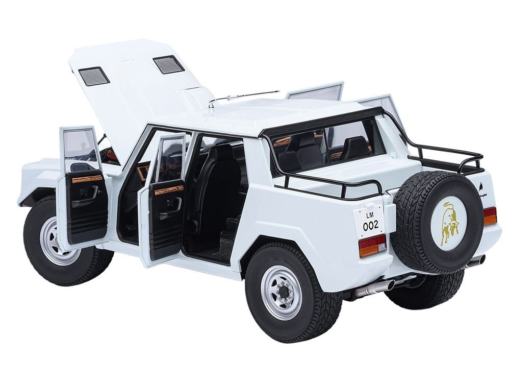 Lamborghini LM002 Bianco Polo Park White 1/18 Model Car by Autoart view 3