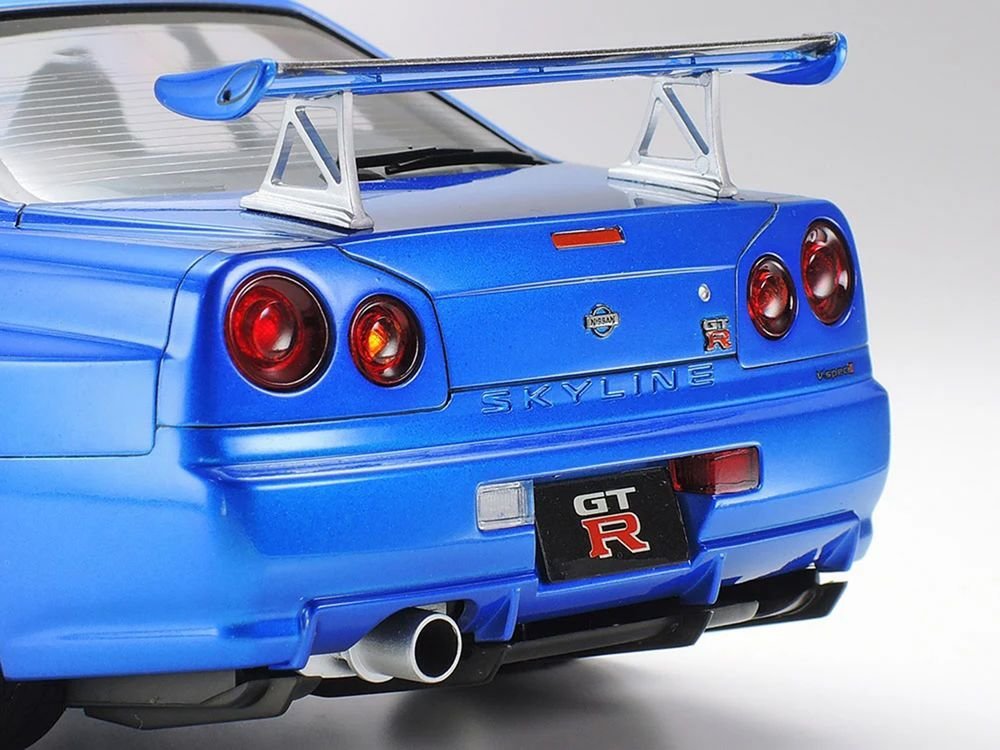 Model Kit Nissan Skyline GT-R (R34) V-Spec II 1/24 Scale Model by Tamiya view 4