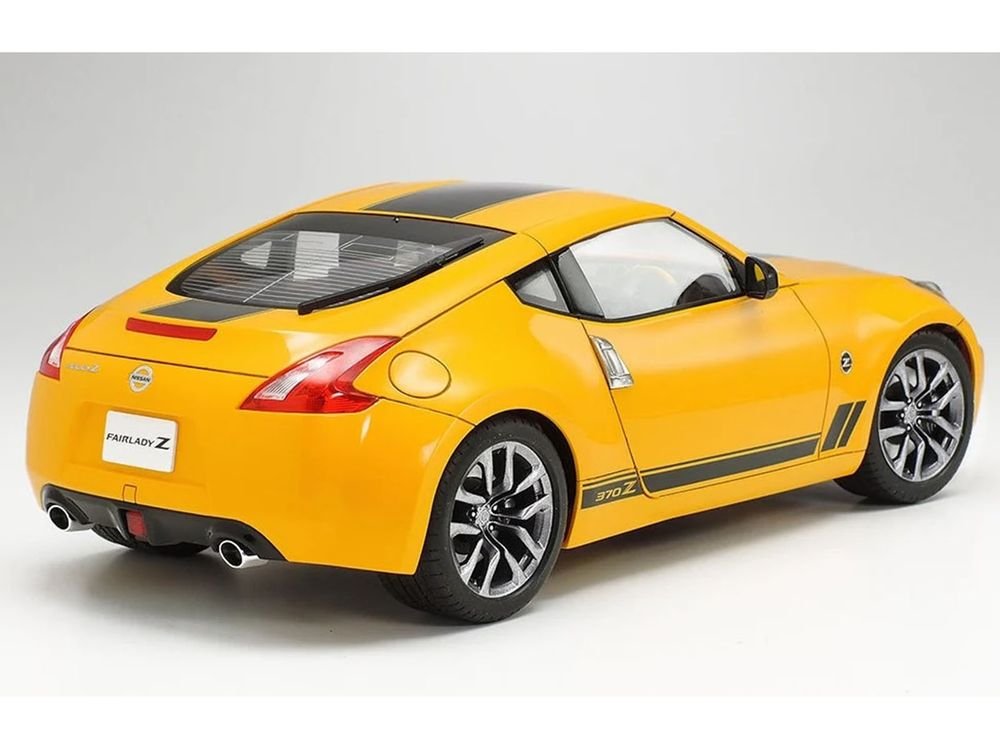 Model Kit Nissan 370Z Heritage Edition 1/24 Scale Model by Tamiya view 3