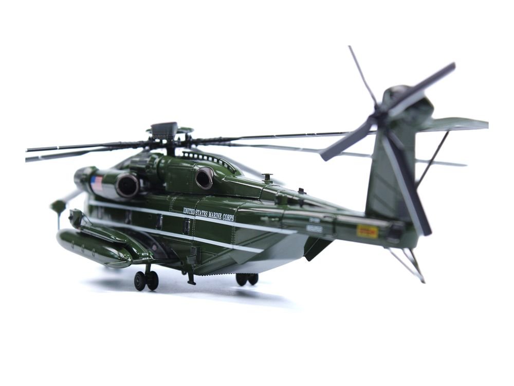 Sikorsky CH-53E Sea Stallion Helicopter #32 "HMX-1 Nighthawks MCAS Quantico VA" United States Marine Corps 1/72 Diecast Model by Panzerkampf view 2