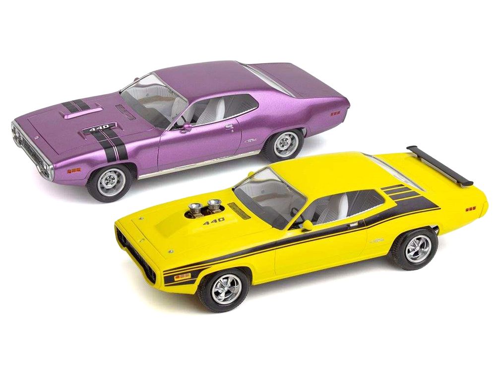 Level 4 Model Kit 1971 Plymouth GTX Street Machine 2-in-1 Kit 1/24 Scale Model by Revell view 2