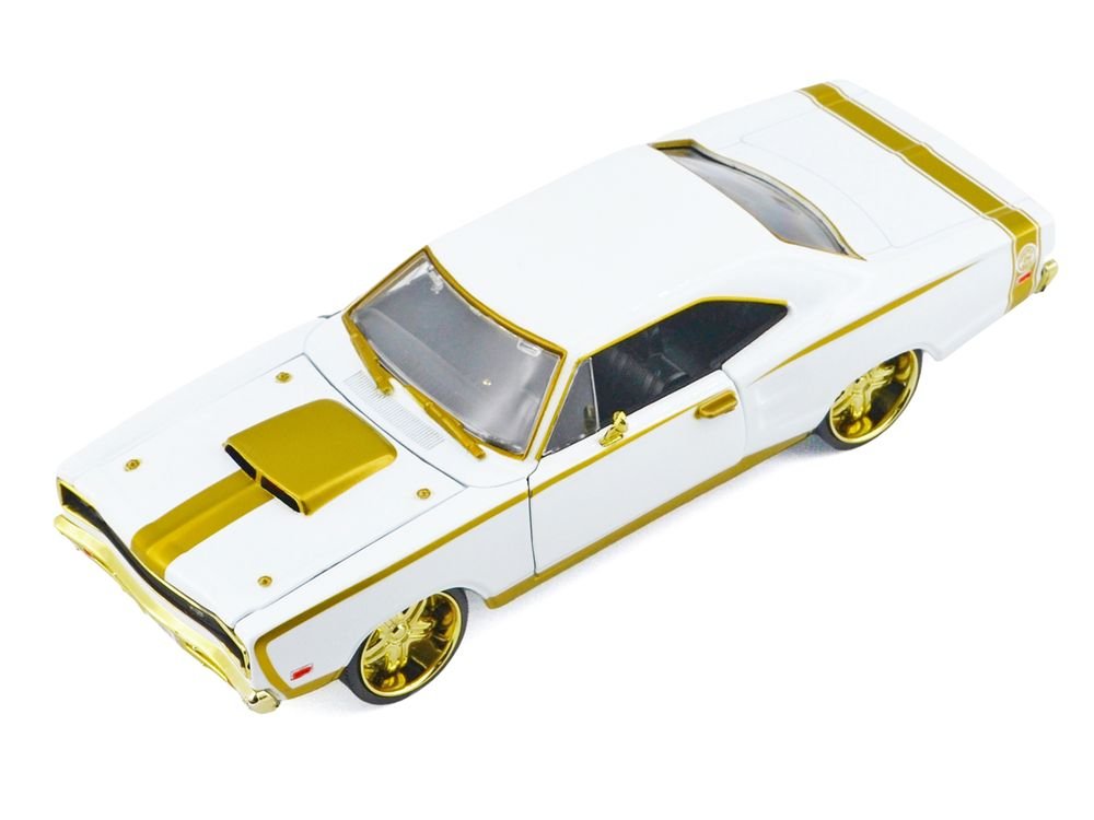 1969 Dodge Coronet Super Bee White Metallic with Gold Accents "Luxe Legends" Series 1/24 Diecast Model Car by Motormax view 5
