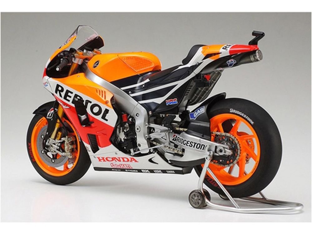 Model Kit Honda RC213V Motorcycle #93 Marc Marquez "Repsol Honda" Winner "Moto GP Championship" (2014) 1/12 Scale Model by Tamiya view 3