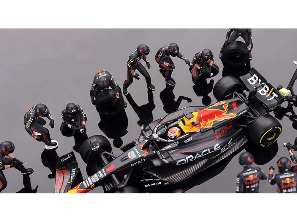 Red Bull RB19 #1 Max Verstappen Winner Formula One F1 "Japanese GP" (2023) with Red Bull Pit Crew Set of 21 pieces Limited Edition to 5000 pieces Worldwide 1/64 Diecast Model Car by Mini GT view 3