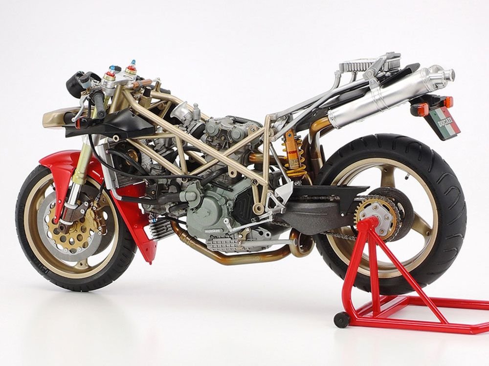 Model Kit Ducati 916 Motorcycle 1/12 Scale Model by Tamiya view 4
