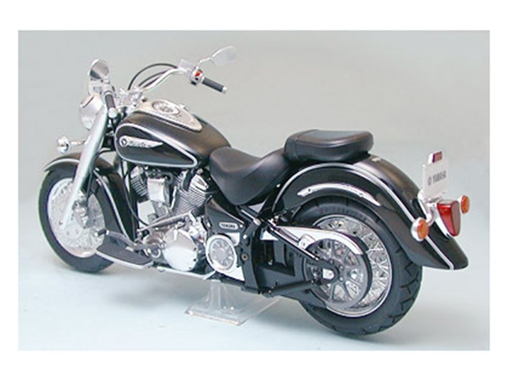 Model Kit Yamaha XV1600 RoadStar Motorcycle 1/12 Scale Model by Tamiya view 3