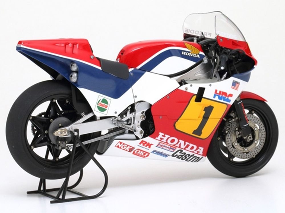 Model Kit Honda NSR500 Motorcycle "500cc Road Racing World Championship" (1983) 1/12 Scale Model by Tamiya view 3