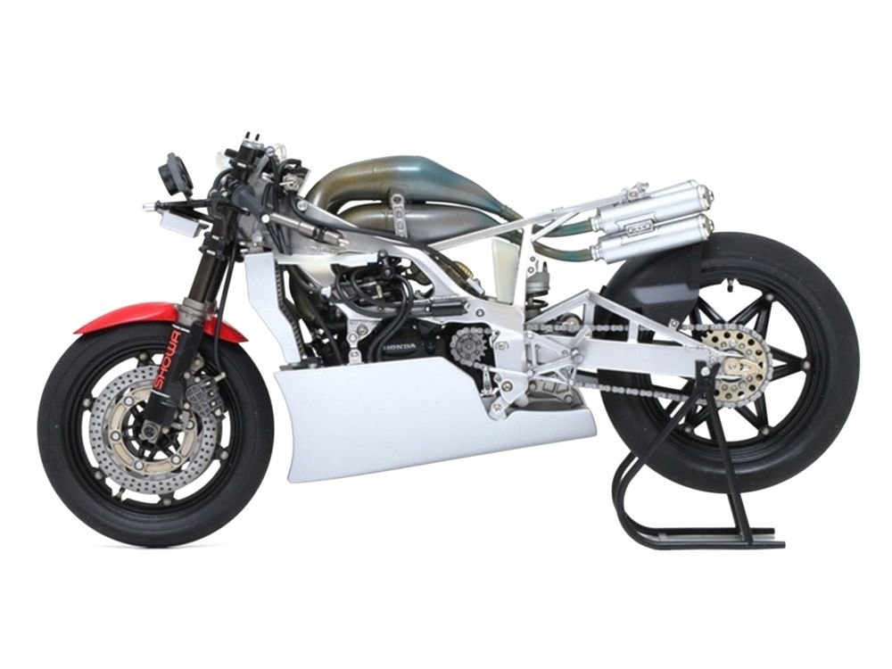 Model Kit Honda NSR500 Motorcycle "500cc Road Racing World Championship" (1983) 1/12 Scale Model by Tamiya view 5
