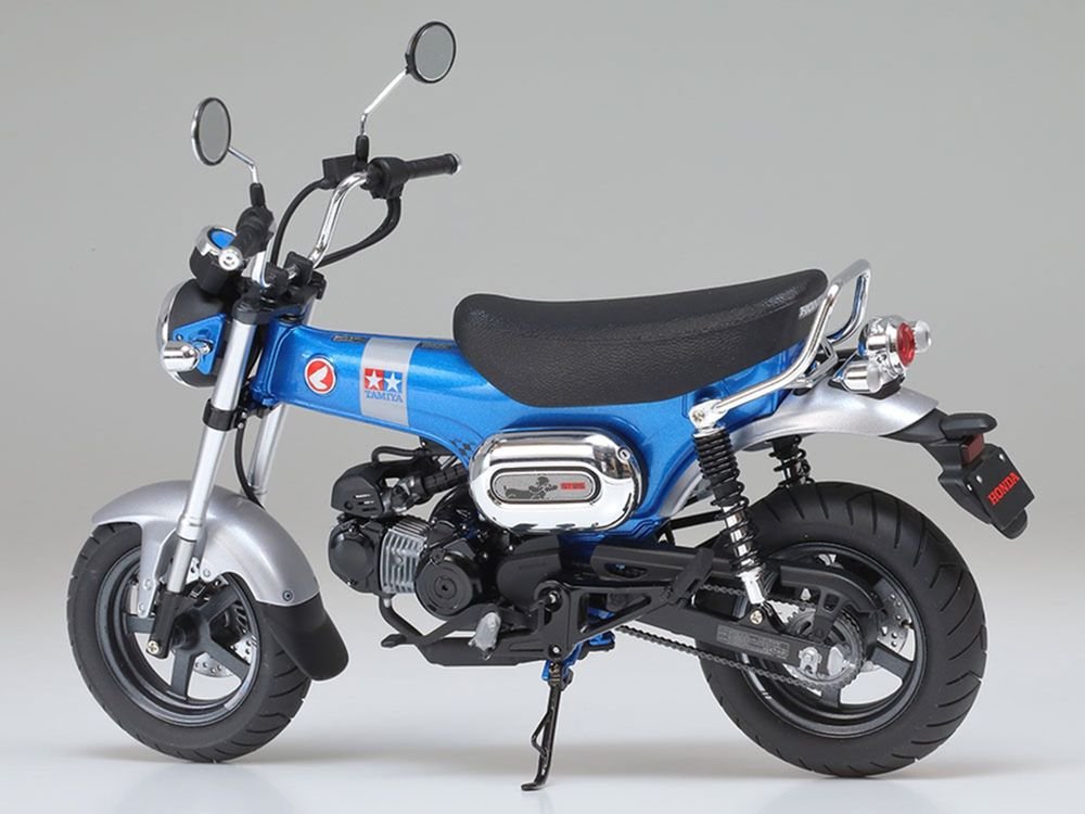 Model Kit Honda Dax125 Motorcycle 1/12 Scale Model by Tamiya view 3