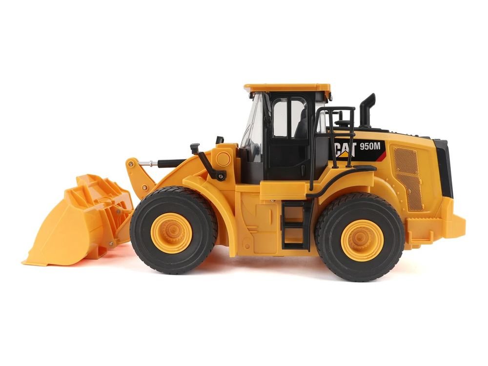 Radio Control CAT Caterpillar 950M Wheel Loader Yellow "Construction RC" Series 1/24 Model by Diecast Masters view 2