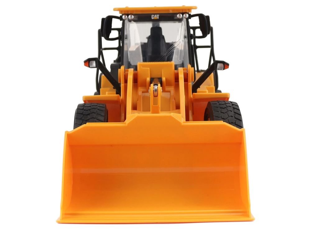 Radio Control CAT Caterpillar 950M Wheel Loader Yellow "Construction RC" Series 1/24 Model by Diecast Masters view 4