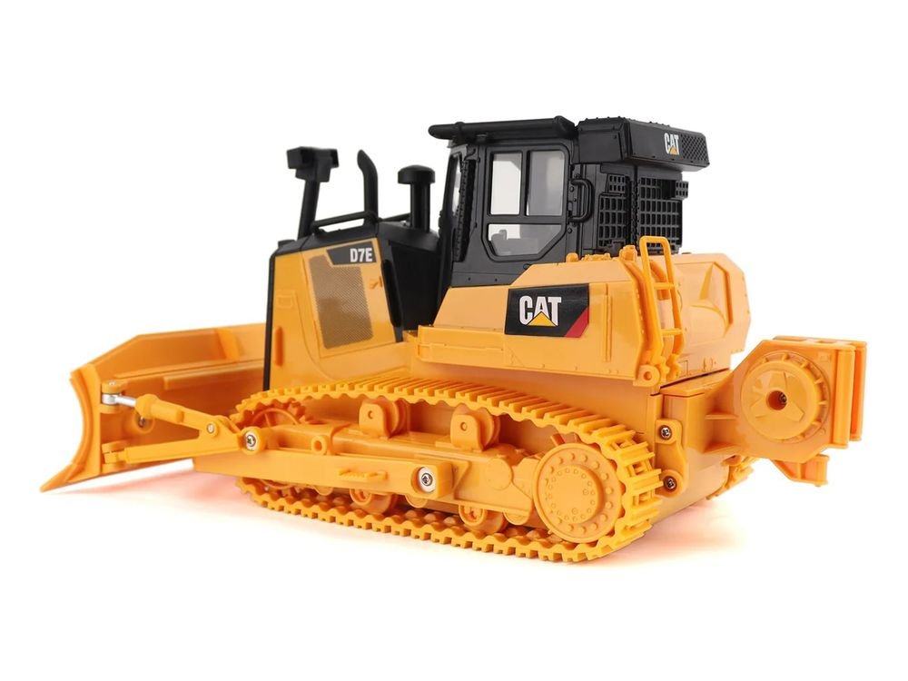 Radio Control CAT Caterpillar D7E Bulldozer Yellow "Construction RC" Series 1/24 Model by Diecast Masters view 3