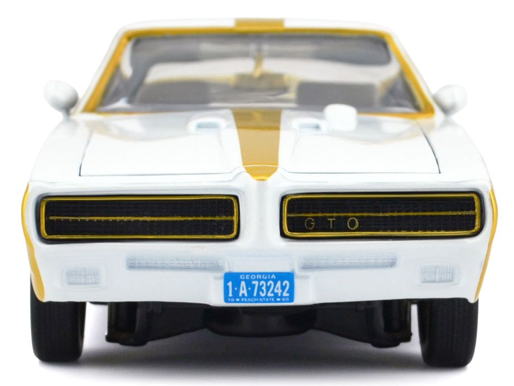 1969 Pontiac GTO Judge White Metallic with Gold Stripes "Luxe Legends" Series 1/24 Diecast Model Car by Motormax view 4