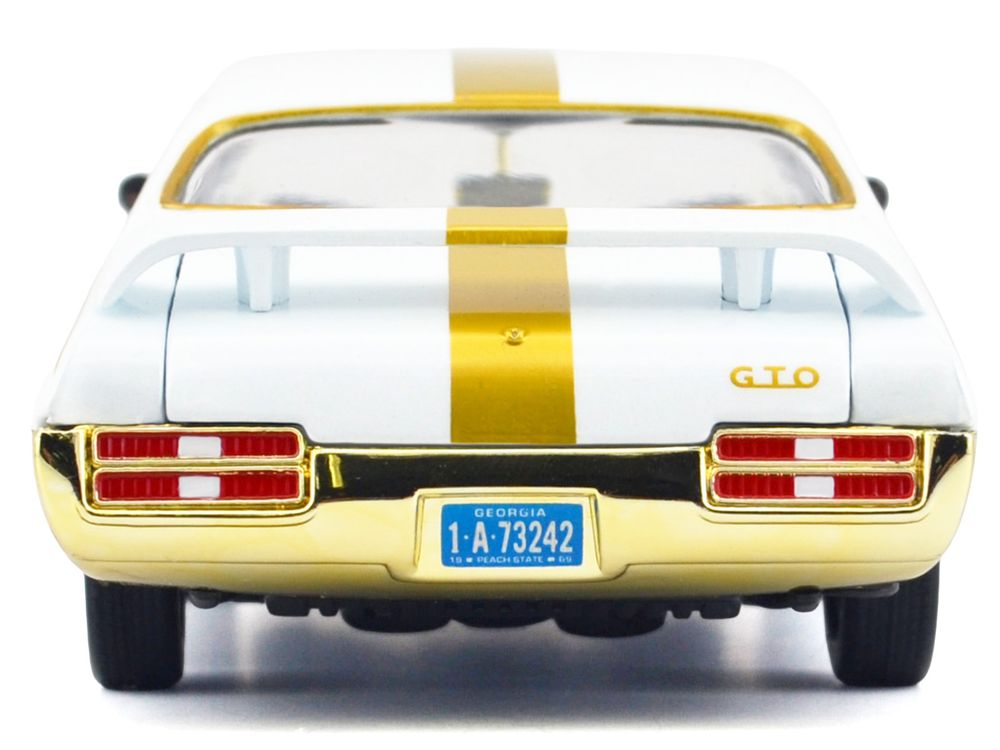 1969 Pontiac GTO Judge White Metallic with Gold Stripes "Luxe Legends" Series 1/24 Diecast Model Car by Motormax view 5