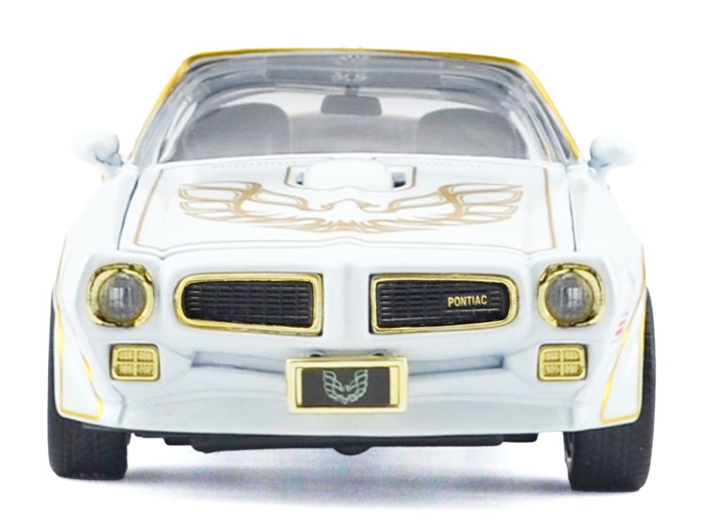 1973 Pontiac Firebird Trans Am White Metallic with Gold Accents "Luxe Legends" Series 1/24 Diecast Model Car by Motormax view 3
