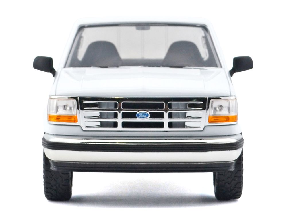 1993 Ford F-150 XLT Pickup Truck White "Timeless Legends" Series 1/24 Diecast Model Car by Motormax view 3