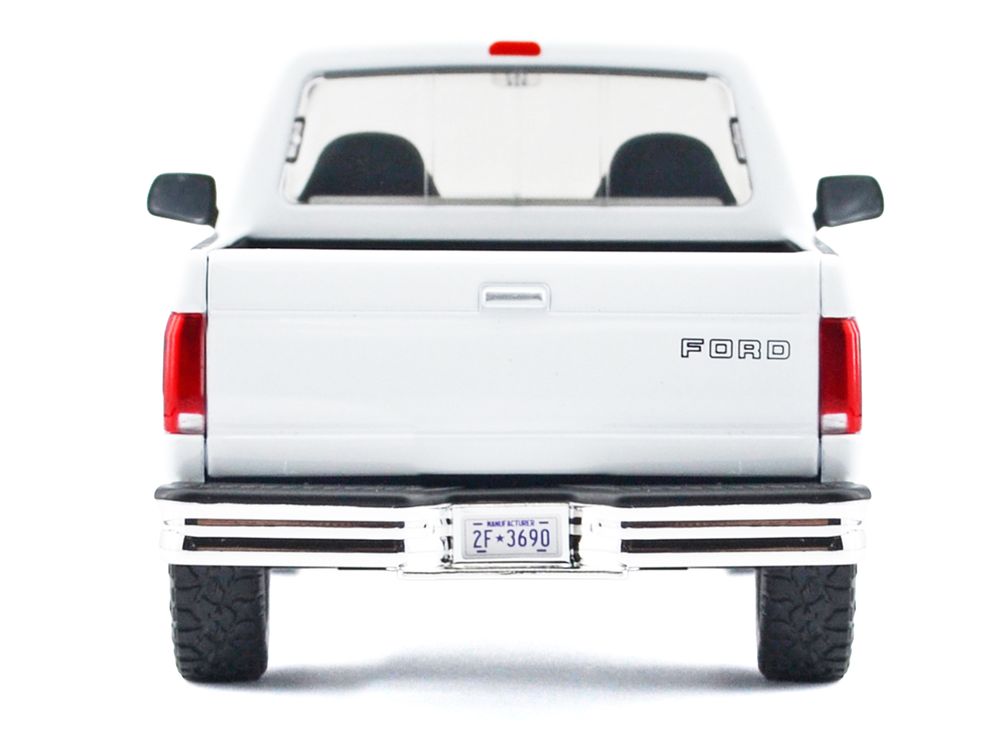 1993 Ford F-150 XLT Pickup Truck White "Timeless Legends" Series 1/24 Diecast Model Car by Motormax view 4