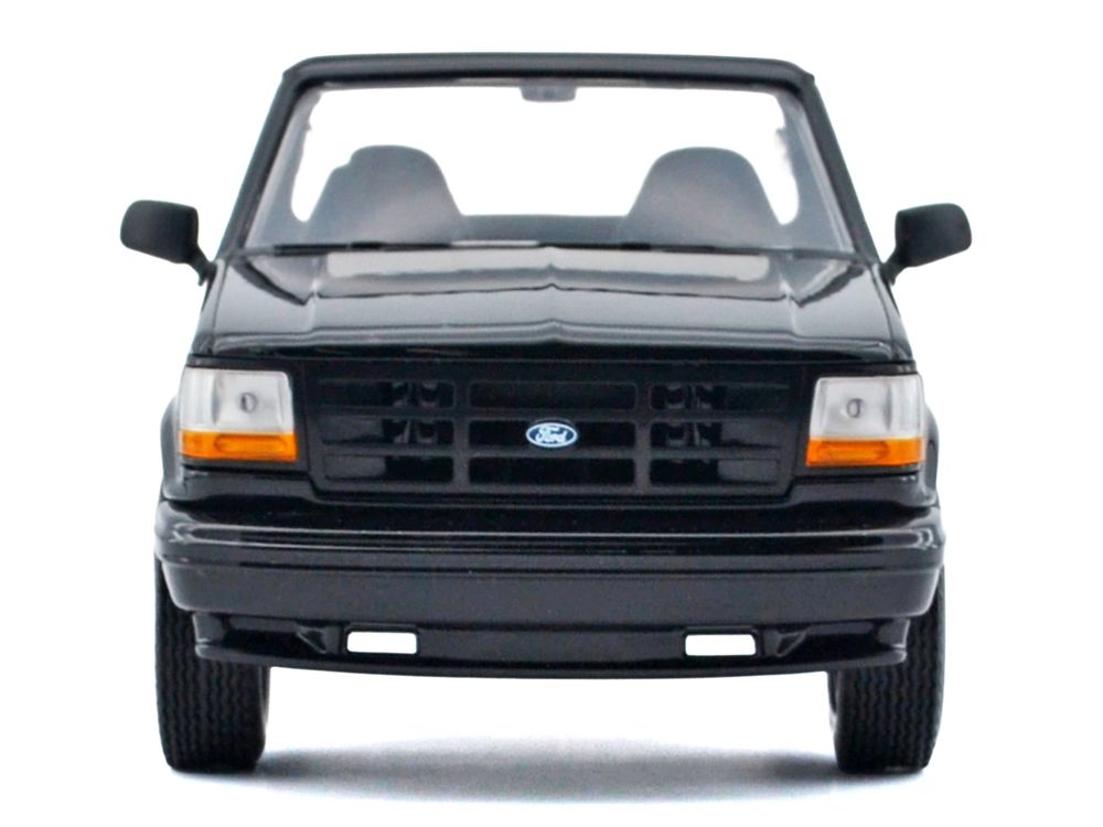 1993 Ford F-150 SVT Lightning Pickup Truck Black "Maxx Design" Series 1/24 Diecast Model Car by Motormax view 3