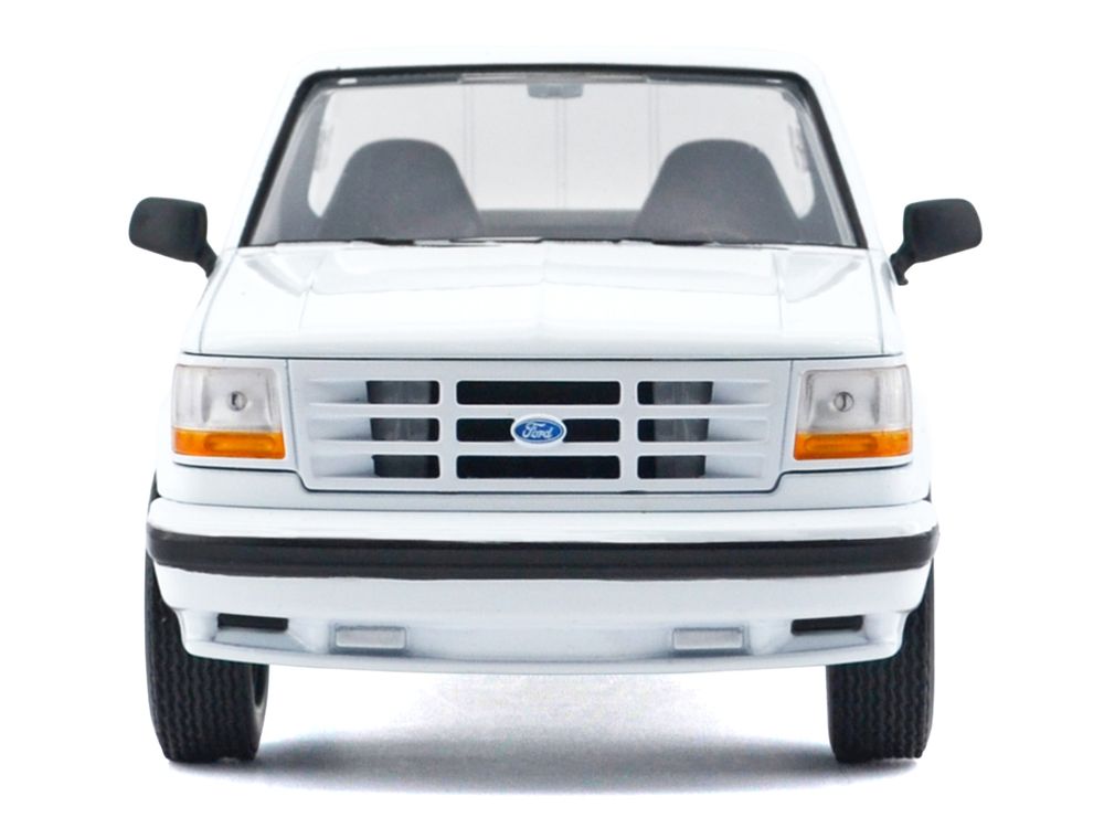 1993 Ford F-150 SVT Lightning Pickup Truck White "Maxx Design" Series 1/24 Diecast Model Car by Motormax view 3