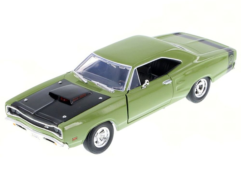 1969 Dodge Coronet Super Bee Green 1/24 Diecast Model Car by Motormax view 2