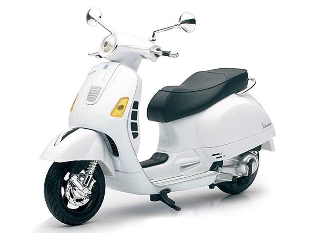 Vespa GTS 300 Super White Motorcycle 1/12 by New Ray view 2