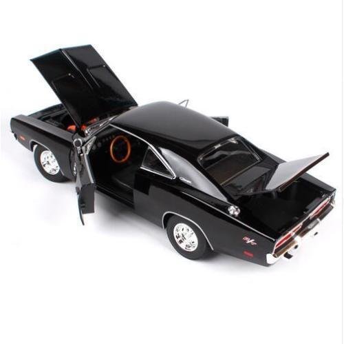 1969 Dodge Charger R/T Black 1/18 Diecast Model Car by Maisto view 3