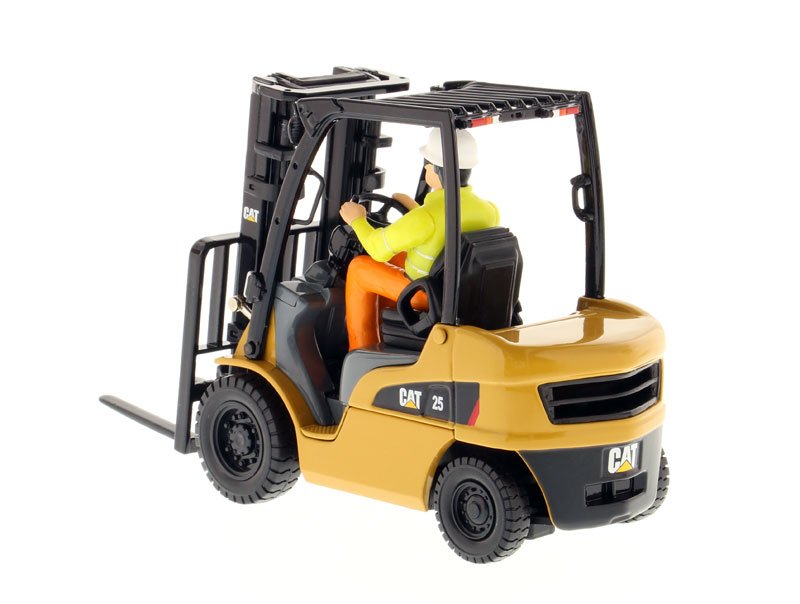 CAT Caterpillar DP25N DP/GP15-35N Range Lift Truck with Operator "Core Classics Series" 1/25 Diecast Model by Diecast Masters view 2