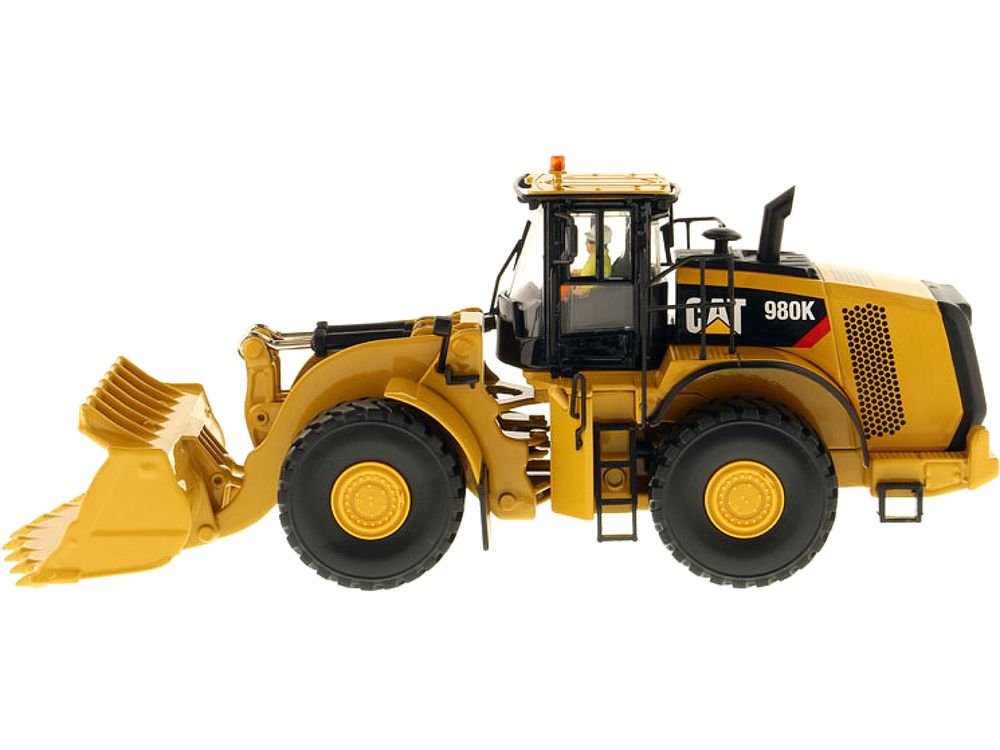 CAT Caterpillar 980K Wheel Loader Rock Configuration with Operator "Core Classics Series" 1/50 Diecast Model by Diecast Masters view 2