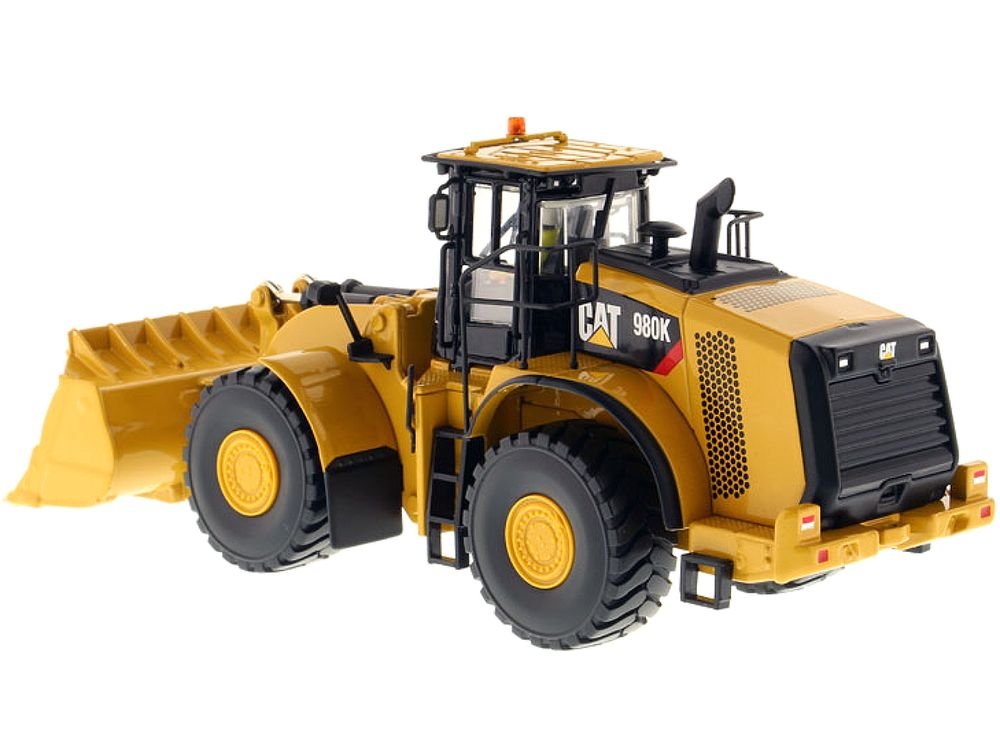 CAT Caterpillar 980K Wheel Loader Rock Configuration with Operator "Core Classics Series" 1/50 Diecast Model by Diecast Masters view 3