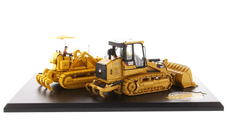 CAT Caterpillar 977D Traxcavator (Circa 1955-1960) and CAT Caterpillar 963K Track Loader (Current) with Operators "Evolution Series" 1/50 Diecast Models by Diecast Masters view 2