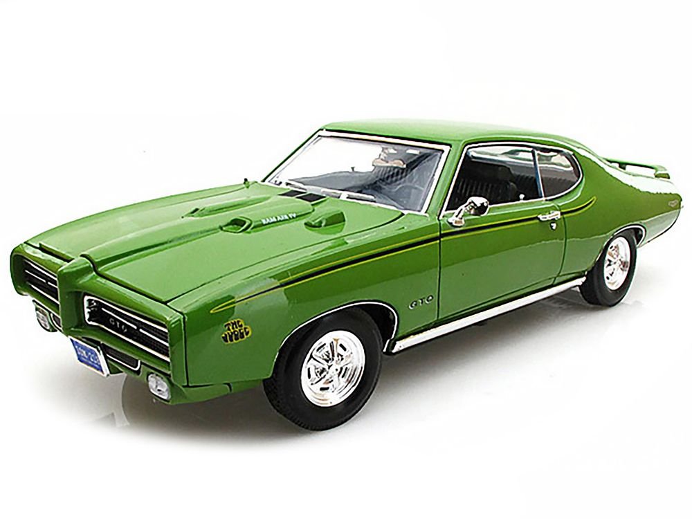 1969 Pontiac GTO Judge Green 1/18 Diecast Car Model by Motormax view 2