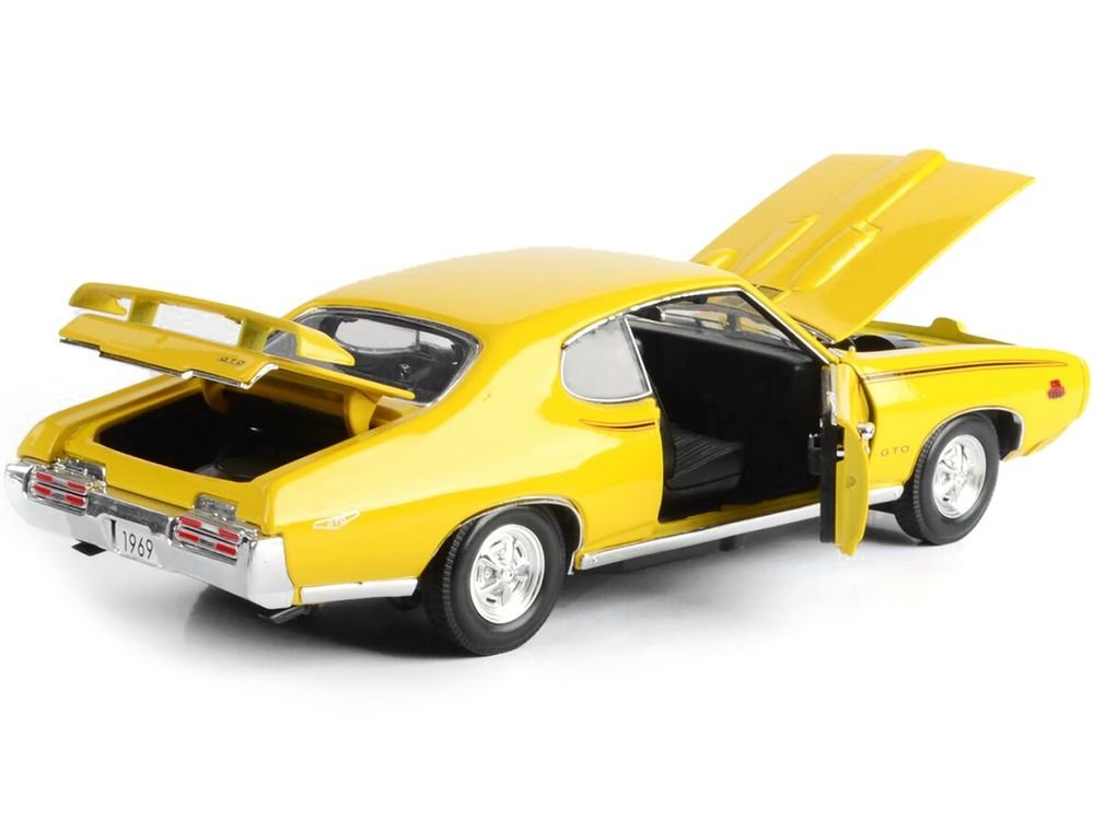 1969 Pontiac GTO Judge Yellow 1/18 Diecast Model Car by Motormax view 2