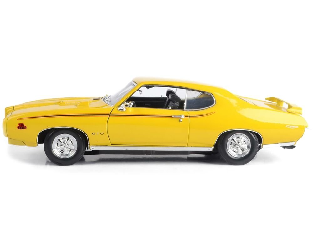 1969 Pontiac GTO Judge Yellow 1/18 Diecast Model Car by Motormax view 3