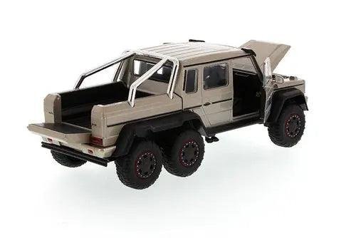 Jurassic World - Mercedes Benz G 63 AMG 6 x 6 SUV/Pick-up Truck view 3