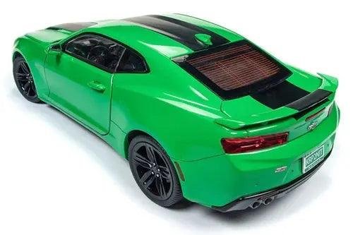 AW - Muscle Cars USA | 2017 Chevy® Camaro® SS™ Hard Top - 1:18 view 4
