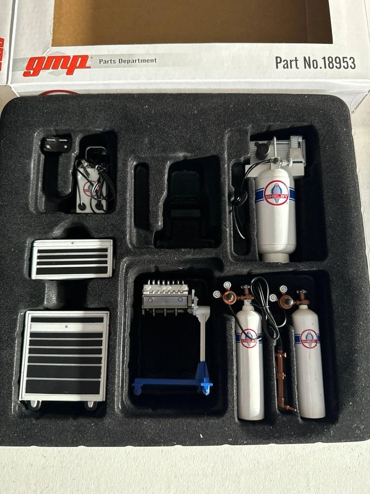 GMP - 1:18 Shelby Shop Tool Set #1- 5 pc set -DISC view 3
